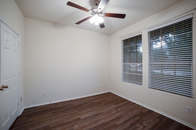 Building Photo - 27110 Saddlefoot Way