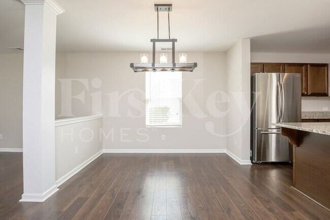 Building Photo - 411 Thoroughbred Dr