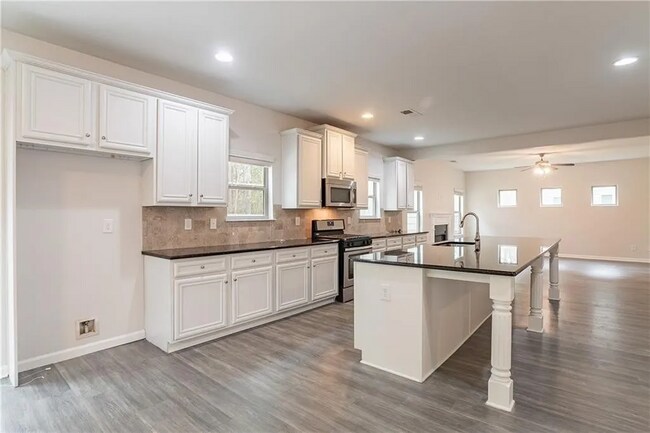 Foto del edificio - 3443 Woodshade Dr