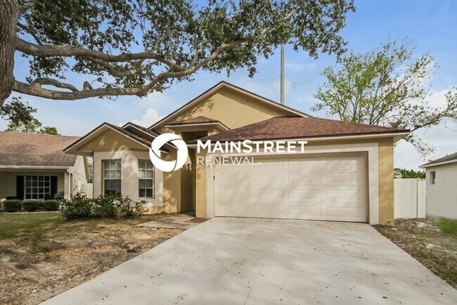 Building Photo - 3 Bedroom Pet-Friendly Home in St. Cloud, FL with Main Street Renewal