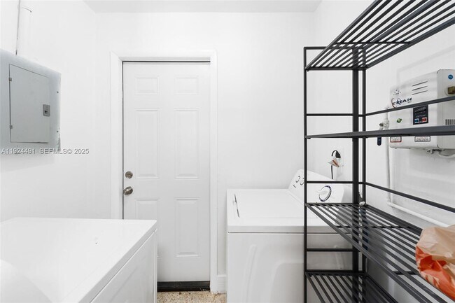 Foto del edificio - 3491 Shipping Ave