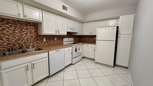 Building Photo - 3150 Leewood Terrace
