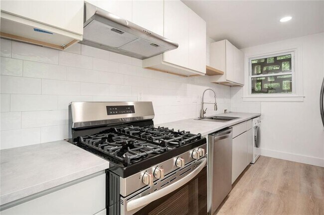 Foto del edificio - 120 Alden Ave NW