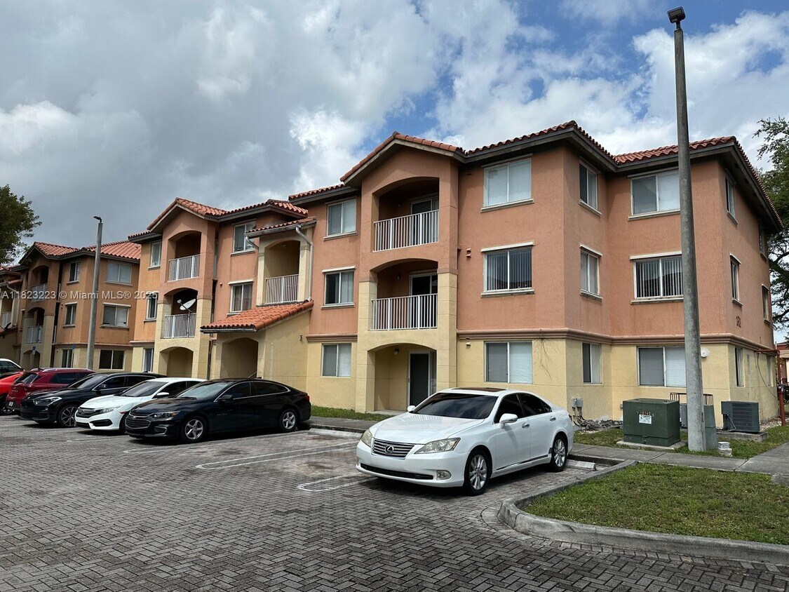 Foto principal - 17602 NW 25th Ave
