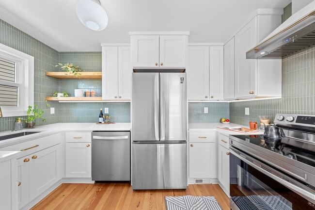 Kitchen - 5263 NE 32nd Pl