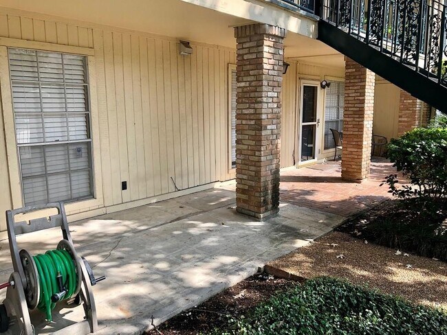 Building Photo - 800 Post Oak Blvd