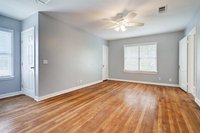 Building Photo - 5625 Truett St