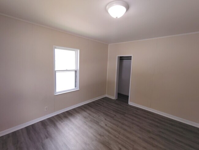 Foto del edificio - 511 E 7th St