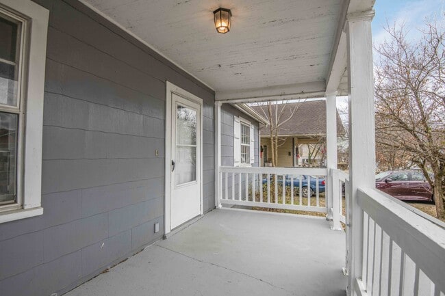 Building Photo - 2440 Woodbine Ave