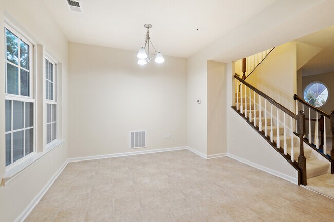 Foto del edificio - 8042 Hinsdale Ln