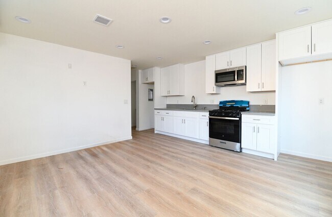 Building Photo - Moran 85th