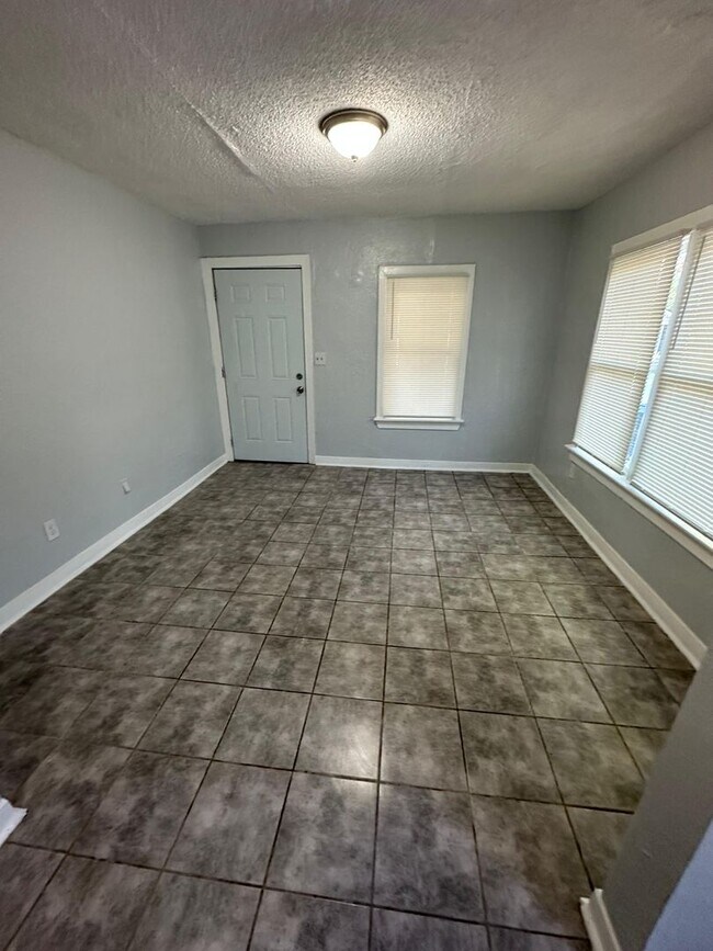 Foto del edificio - Fully Renovated 2/1 Single Family House Available for Immediate Rent!