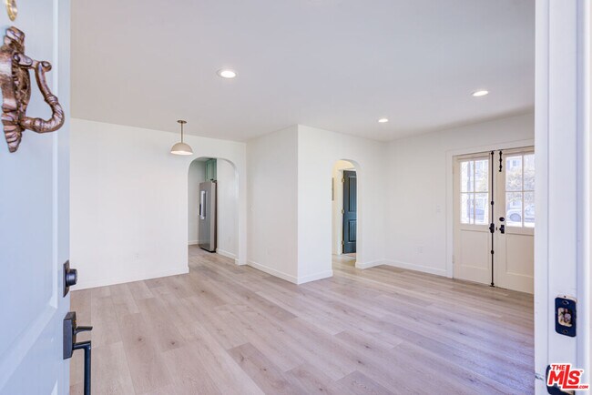 Foto del edificio - 12349 Riverside Dr