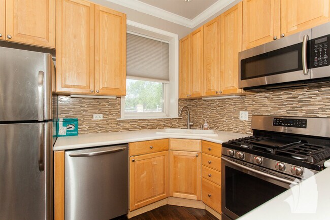 Foto del edificio - 3852 N Southport Ave
