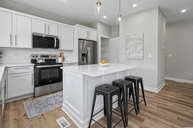 Foto del edificio - Luxury New Construction Townhome with Attached 2 Car Garage!