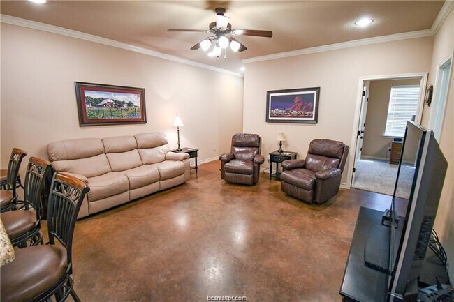 Foto del edificio - 3228 Travis Cole Ave