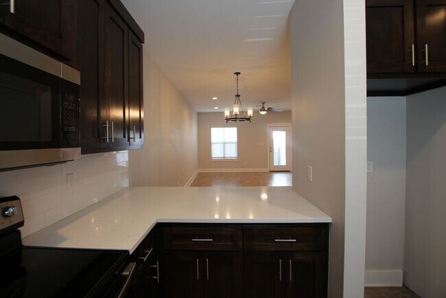 Foto del edificio - Coming Soon! 2 Bedroom 2.5 Bath Townhome a...