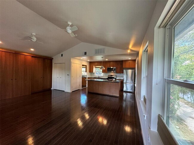 Foto del edificio - 1208 E 2nd St