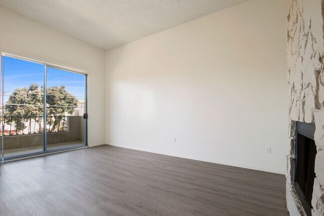 Building Photo - 230 Pacific St