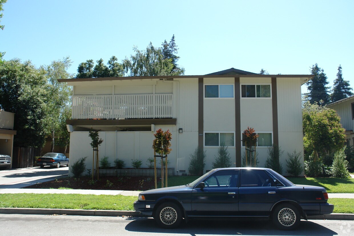 Building Photo - 5694 Tucson Dr