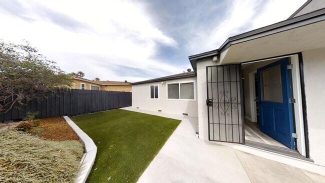 Foto del edificio - 4840 Curry Dr