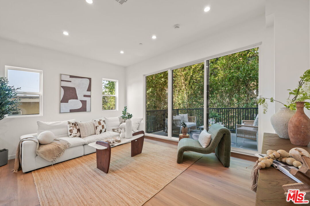 Foto principal - 259 S Park View St