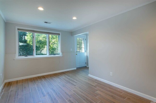 Building Photo - 15 Gainsville Dr
