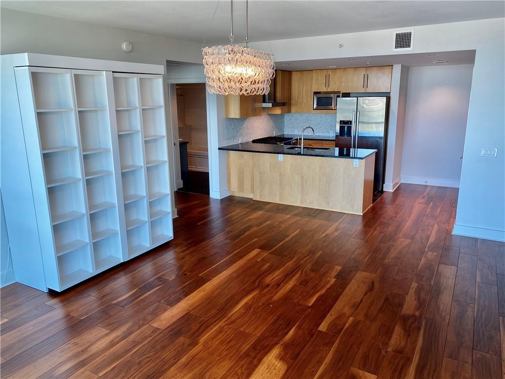 Foto principal - 300 Bowie St