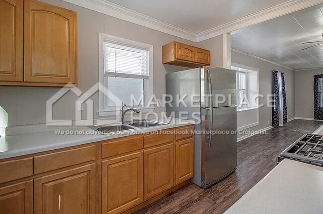 Building Photo - 408 S Clemens Ave