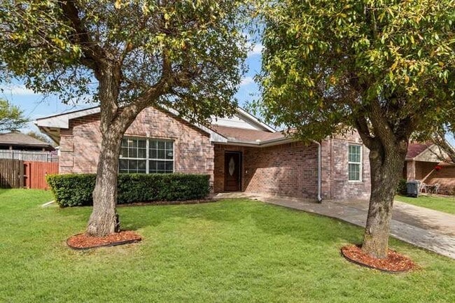 Building Photo - 3011 Castillo Dr