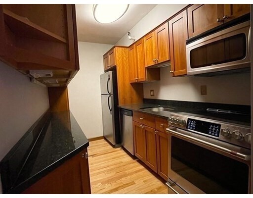 Building Photo - 145 Pinckney St
