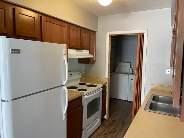 Building Photo - 18049 Crownhill Dr