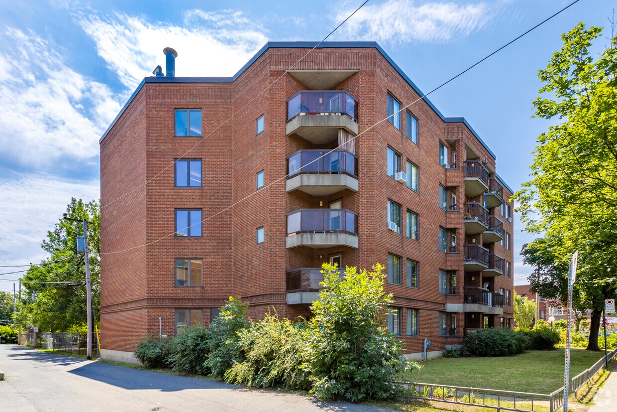 Building Photo - Habitations Boyer