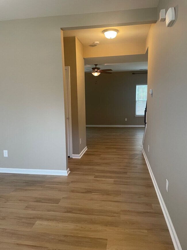 Building Photo - Great home