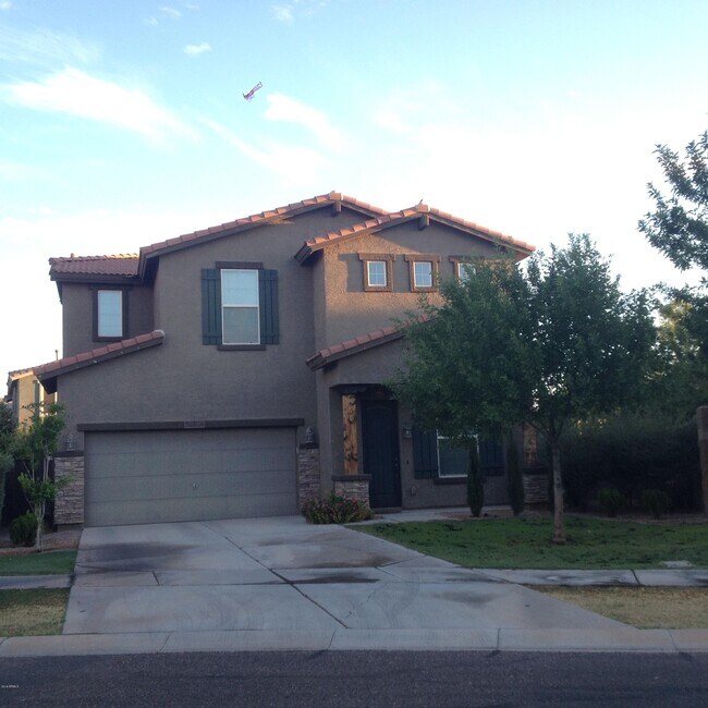 Building Photo - 3446 E Mesquite St