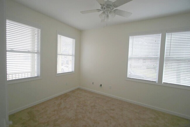 Building Photo - COMING SOON! 4BR/3BA Historic District hou...