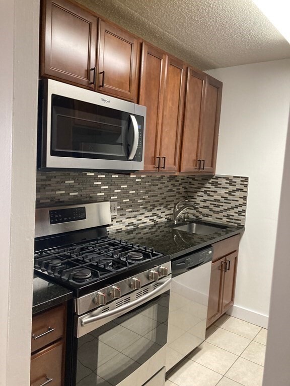 Building Photo - 99 Pond Ave