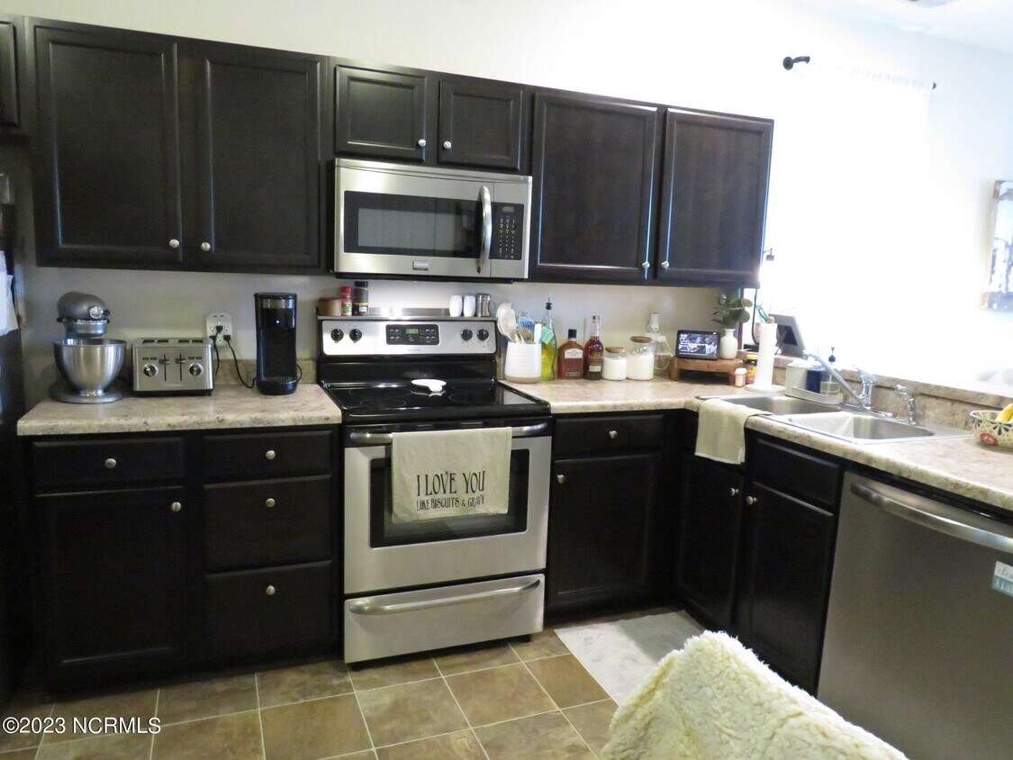 404 Pirates Lndg Dr, Beaufort, NC 28516 Townhome Rentals in Beaufort