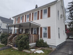 Building Photo - 18 Rifton Pl