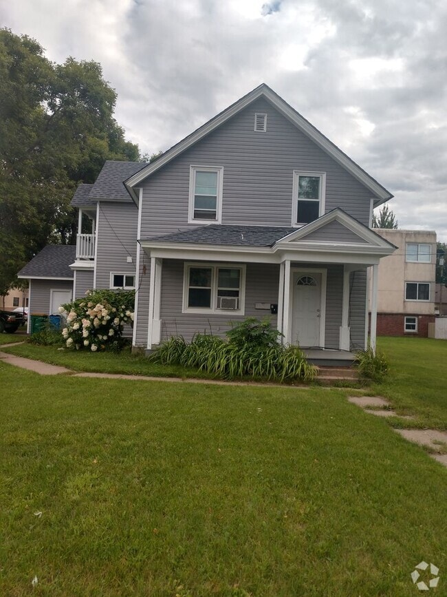Building Photo - 313 1st Ave W