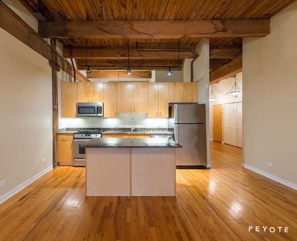 Building Photo - 2201 W Wabansia Ave