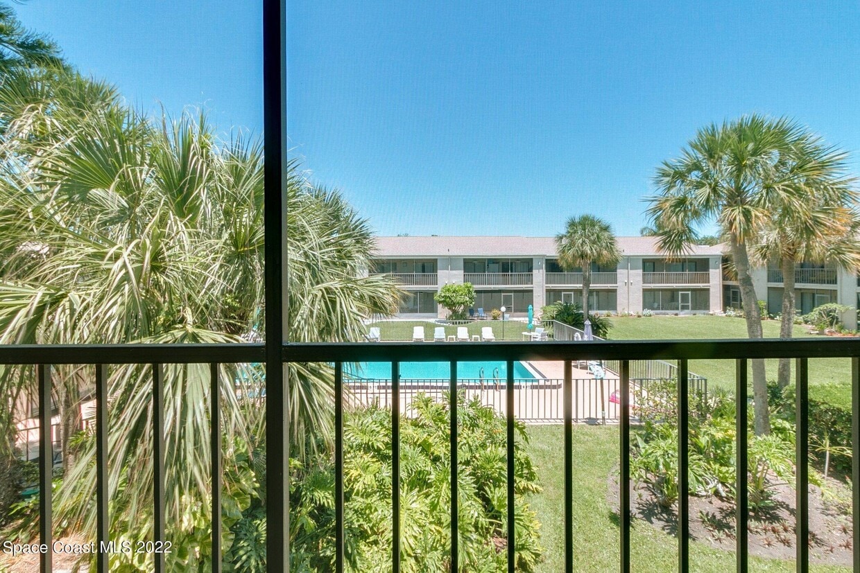 201 International Dr Unit 323, Cape Canaveral, FL 32920 Condo for