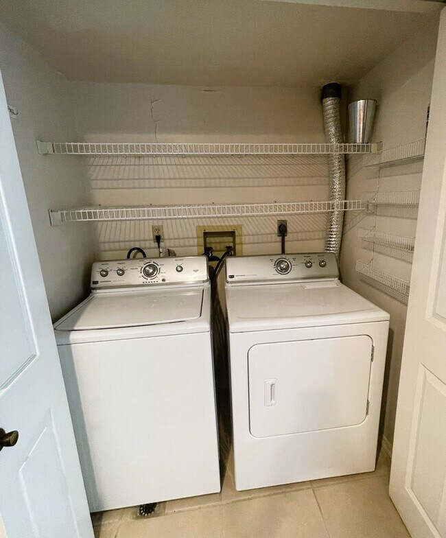 Foto del edificio - Ladue Schools - Spacious 2B/2B CONDO in Br...