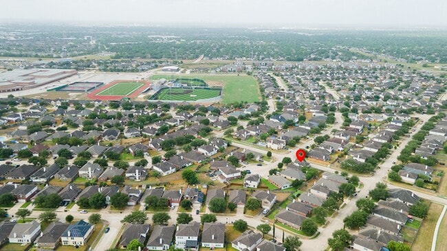 Building Photo - 10003 Lynette Falls Dr