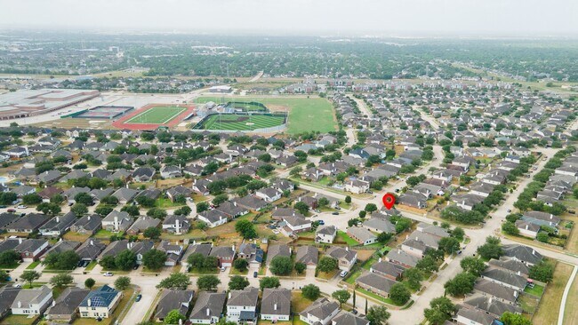 Foto del edificio - 10003 Lynette Falls Dr