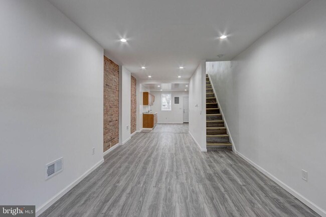 Building Photo - 2654 Wilkens Ave