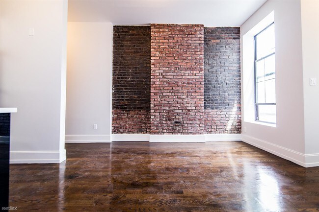 Building Photo - 26 Covert St