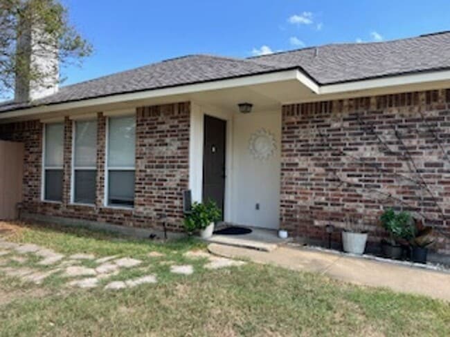 College Station - 3 bedroom / 2 bath / Gar... - College Station - 3 bedroom / 2 bath / Gar... House