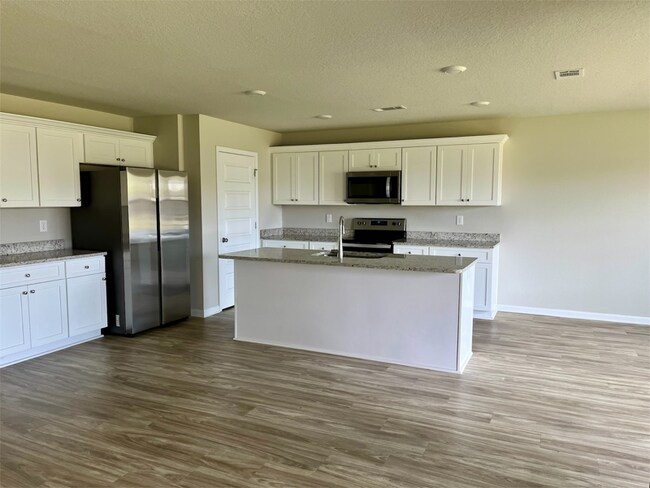 Building Photo - 8768 Palmetto Dr