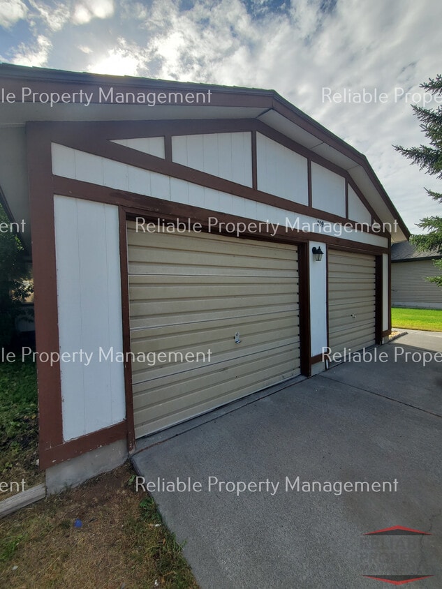 Building Photo - 209 S Adam Ln